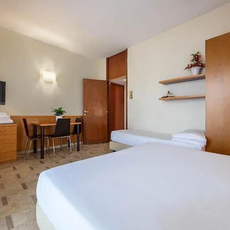 Ih Argonne Park Apartahotel 3*