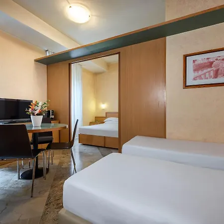Ih Argonne Park Apartahotel