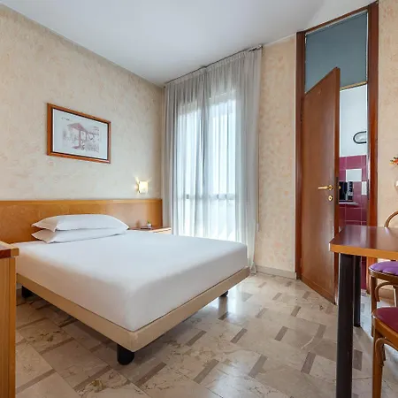 Ih Argonne Park 3* Milan